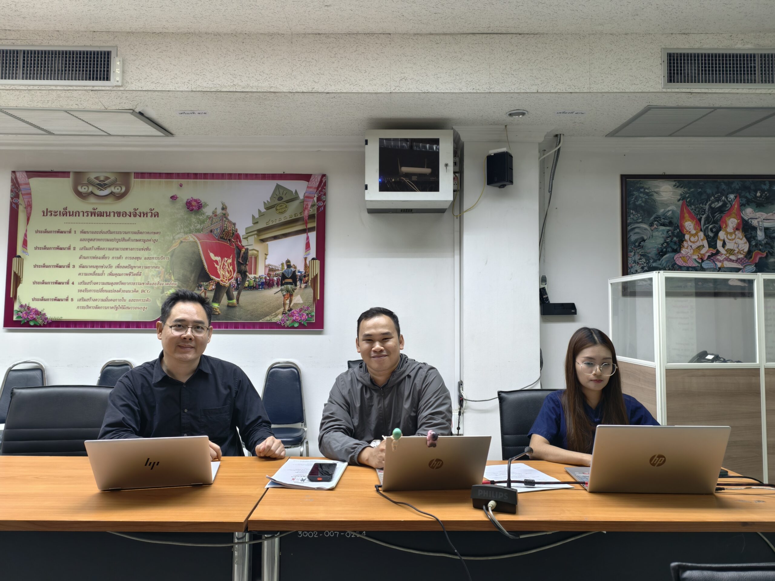 ทีมงานประชุมแลกเปลี่ยนการใช้ LINE Official เชื่อมกับฐานข้อมูลการบำบัดยาเสพติด